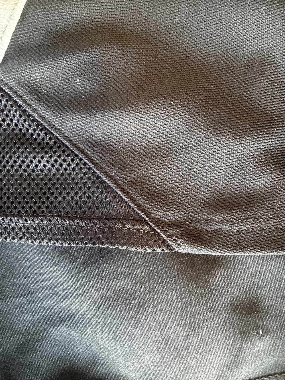 Under Armour Black Women’s Lg Athletic Shorts with White Trim and pockets - Picture 7 of 9